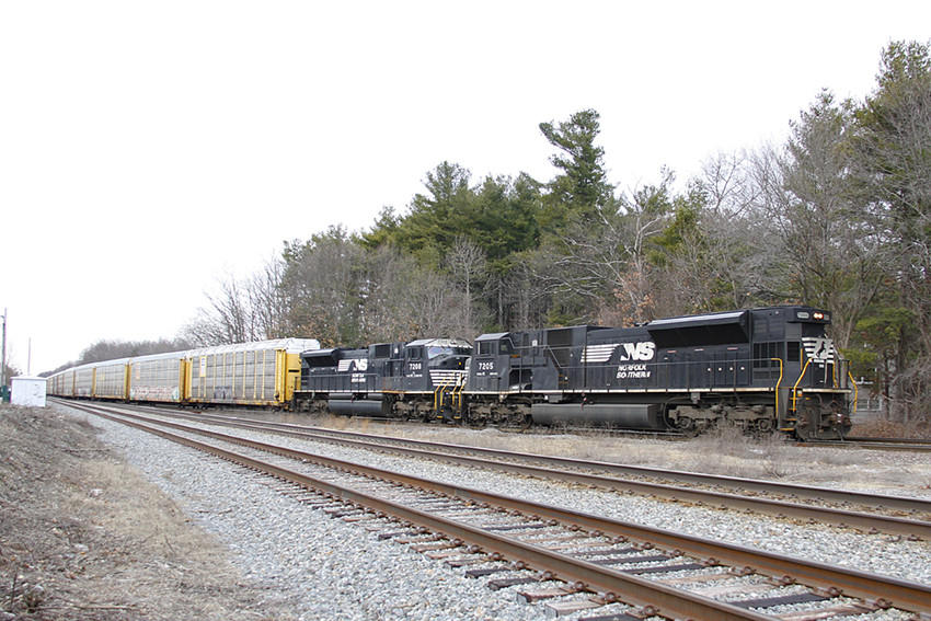 Photo of Train 287 with a pair of NS SD80MAC's @ Ayer