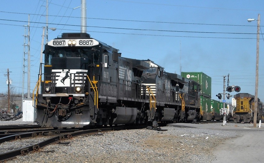Photo of NS SD40-2 leads stack train through Gainesville, GA