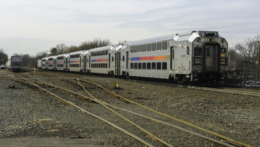 Photo of NJ Transit Train 5438 Arriving in Bound Brook, NJ