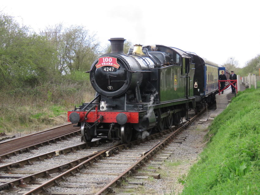 Photo of 4247 at Taw Valley Halt
