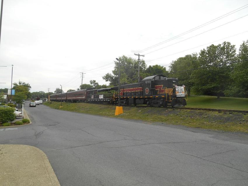 Photo of CMRR 401 and Train in Storage at Kingston Plaza
