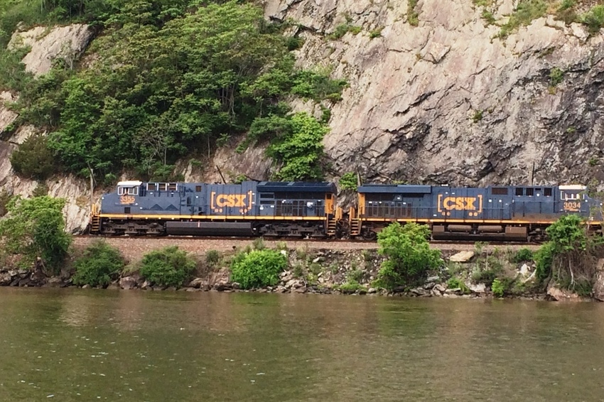 Photo of CSX on the Hudson