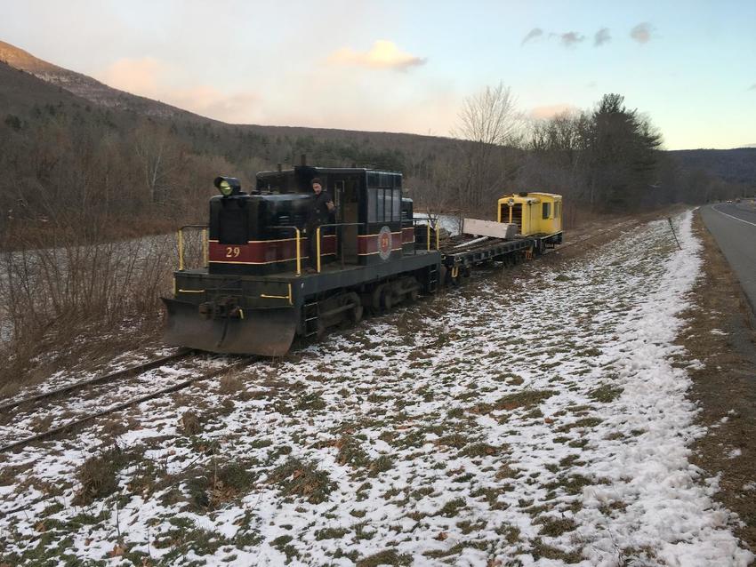 Photo of CMRR Cleanup Train at MP 25.8