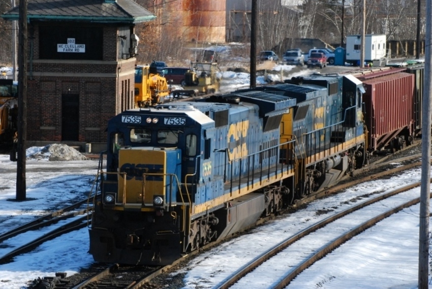Photo of EDRJ with new / old GE's leaving E. Deerfield