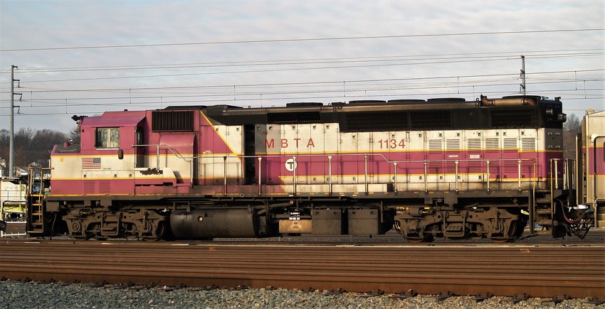 Photo of MBTA GP40-MC idling in Providence, RI
