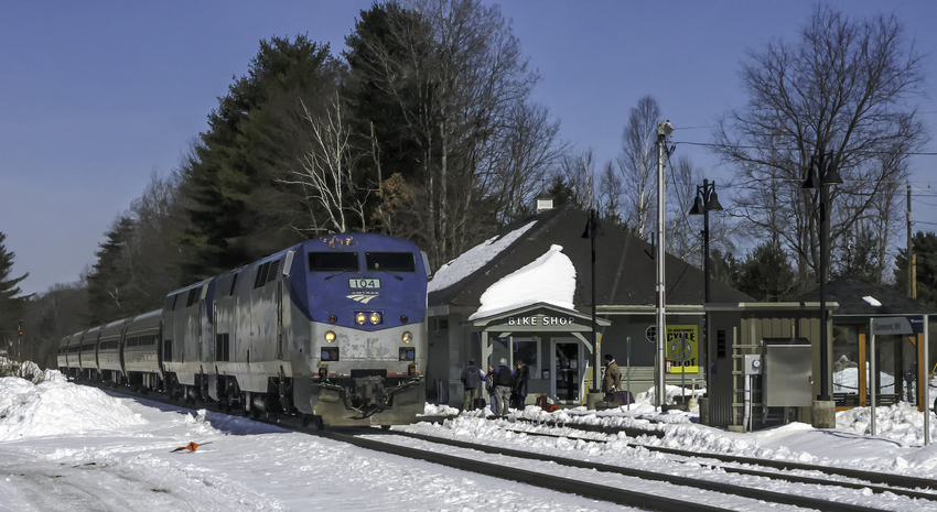 Photo of Amtrak Vermonter Stopping at a NH BIke Shop