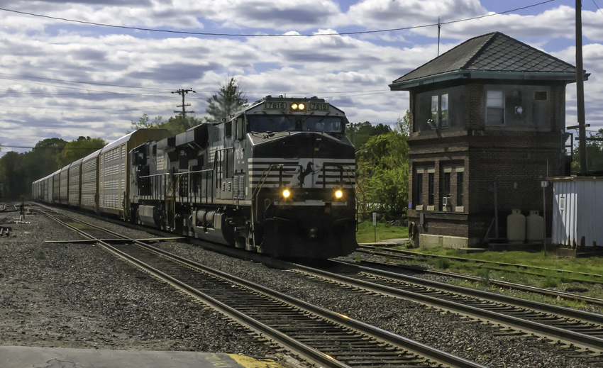 Photo of 28N Passing Ayer Tower