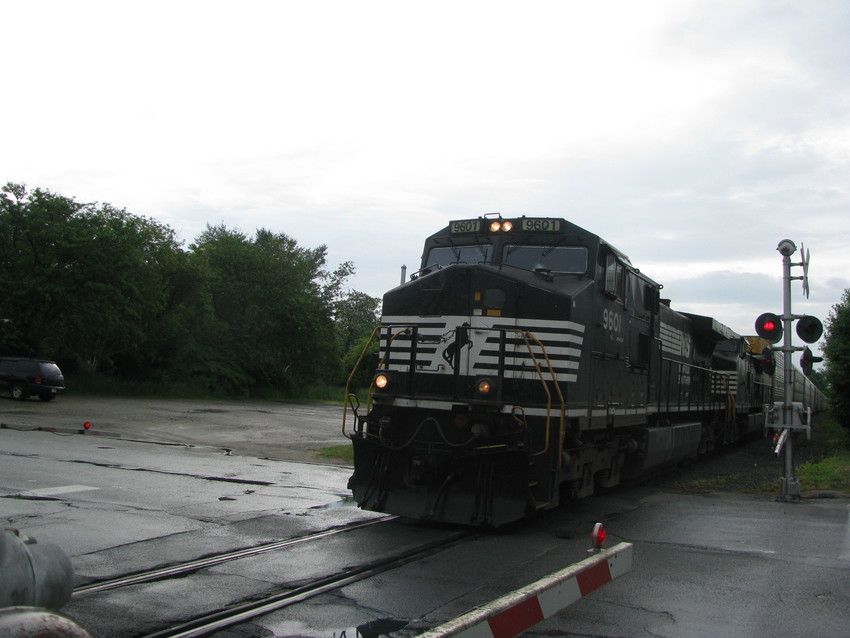 Photo of train 287 going by orange ma on 6-24-2017