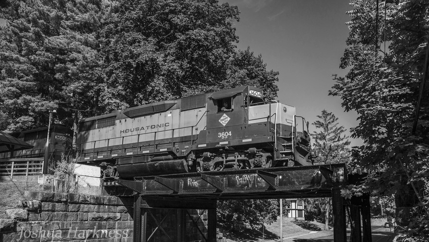 Photo of  Housatonic Railroad NX-13 at Great Barrington