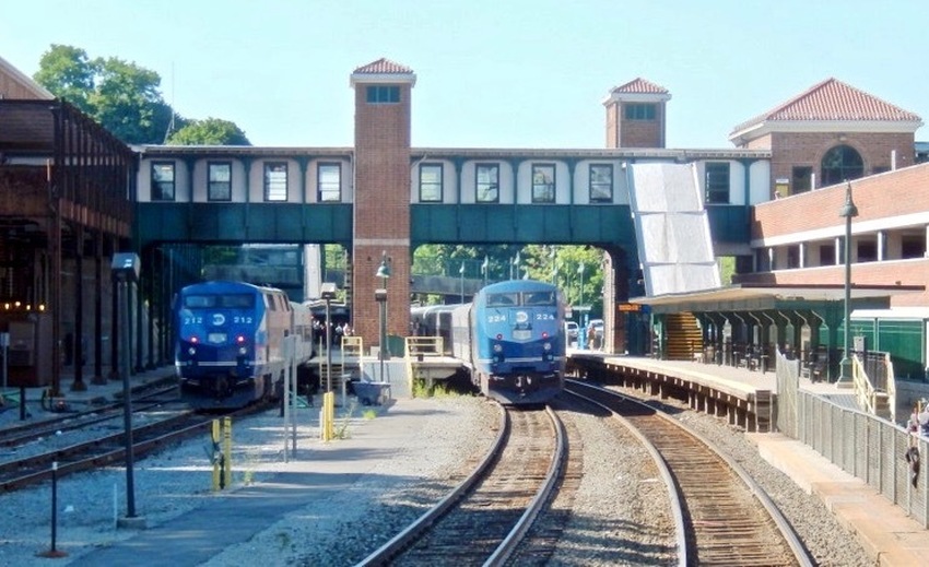 Photo of 212 and 224, Metro-North