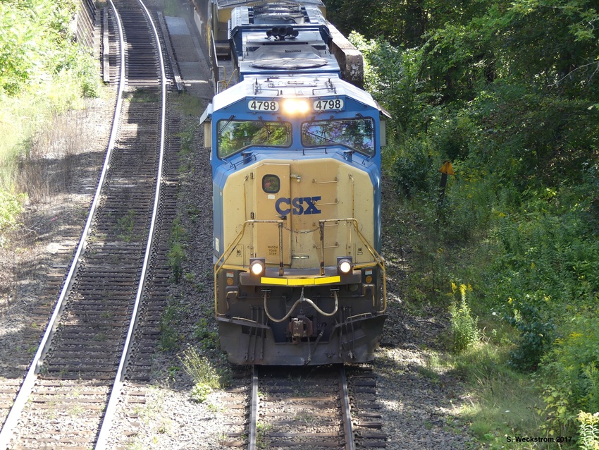 Photo of CSX 4798 leads Q425 at Becket, MA