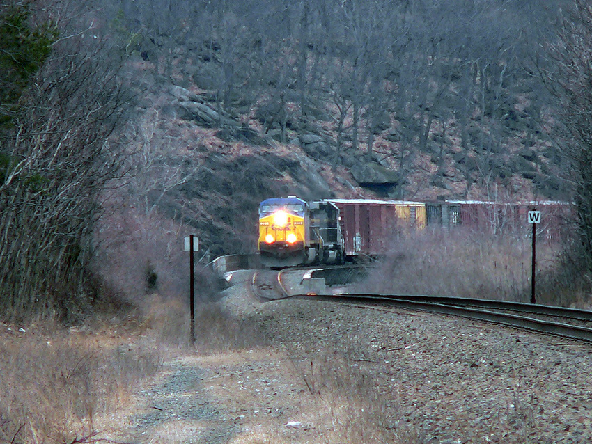 Photo of CSX #333 eastbound at Iona Island