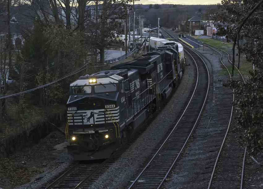Photo of NS Road Power Switching Containers on East Wye at Ayer, MA