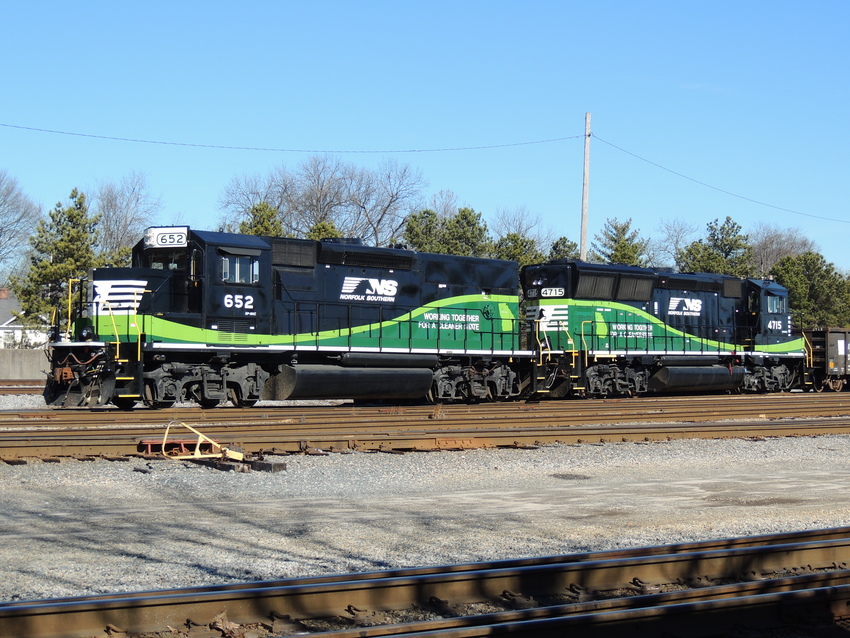 Photo of NS  652 and 4715 workin' the yard