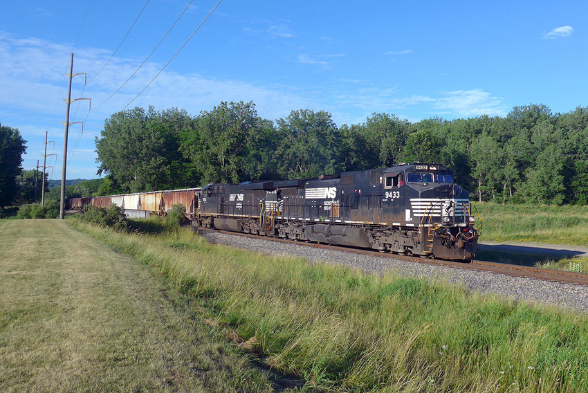 Photo of Norfolk Southern #9433 in Ithaca, New York