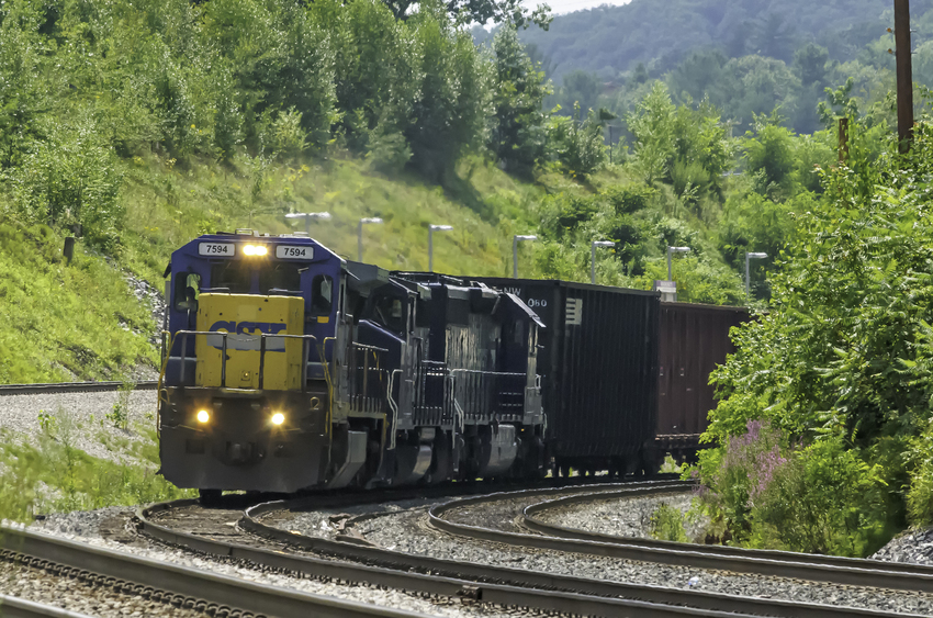 Photo of Eastbound Freight Approaching CPF-333