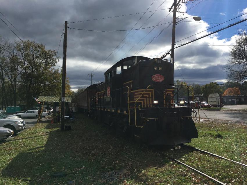 Photo of CMRR Pumpkin Train at Westbrook Lane