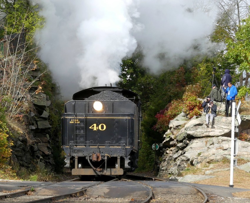 Photo of Valley RR #40 passes Deep River Landing