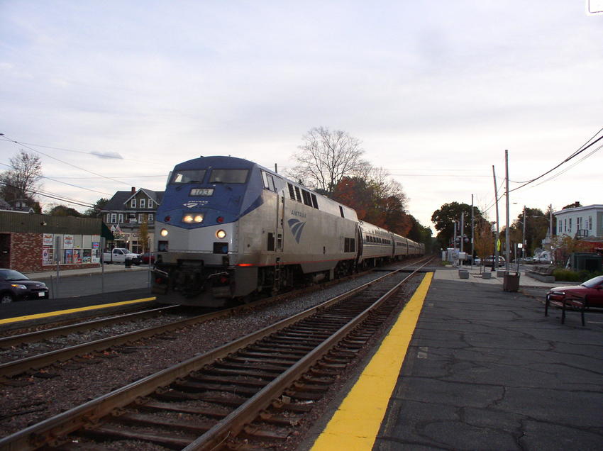 Photo of Amtrak 695 @ Melrose Highlands Station