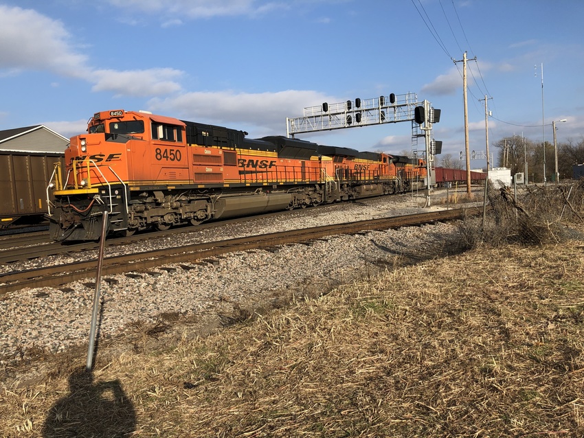 Photo of BNSF 8450 In the Lead