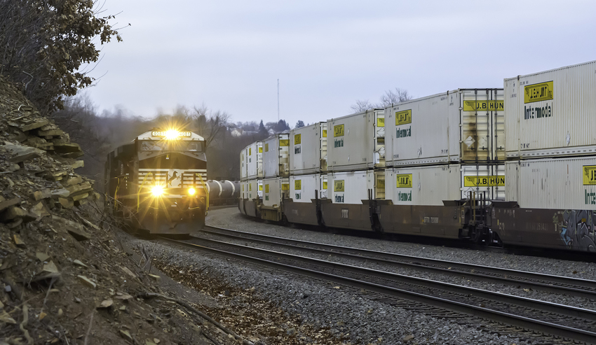 Photo of Westbound Oil Empties Pass Eastbound Stack Train