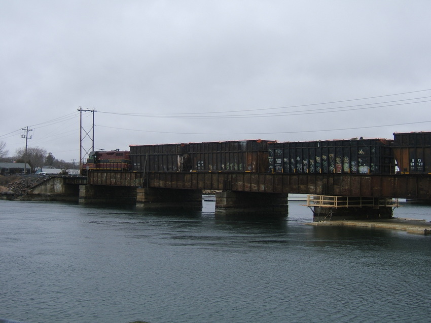 Photo of MC 2007 crossing Cohasset Narrows RR Bridge