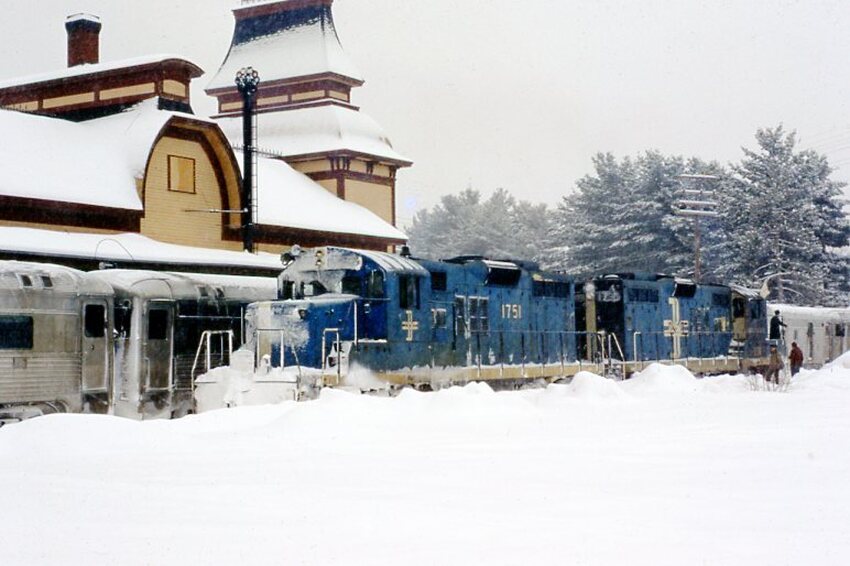 Photo of The Last Snow Train - Preparing for the Return Trip