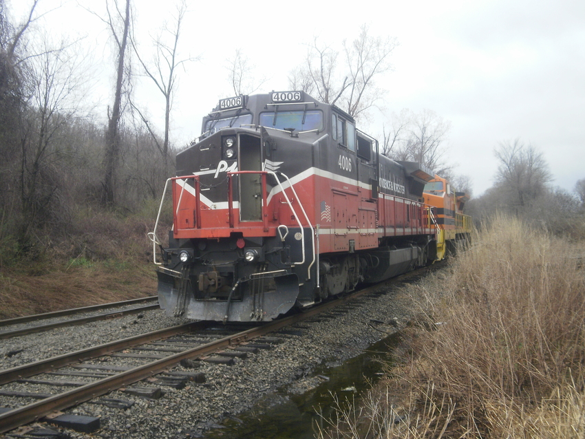 Photo of light engines 4006 4007 ex warbonnet