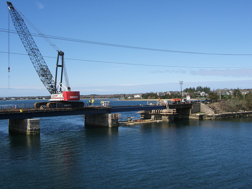 Photo of Cohasset Narrows RR Bridge 4th span in place