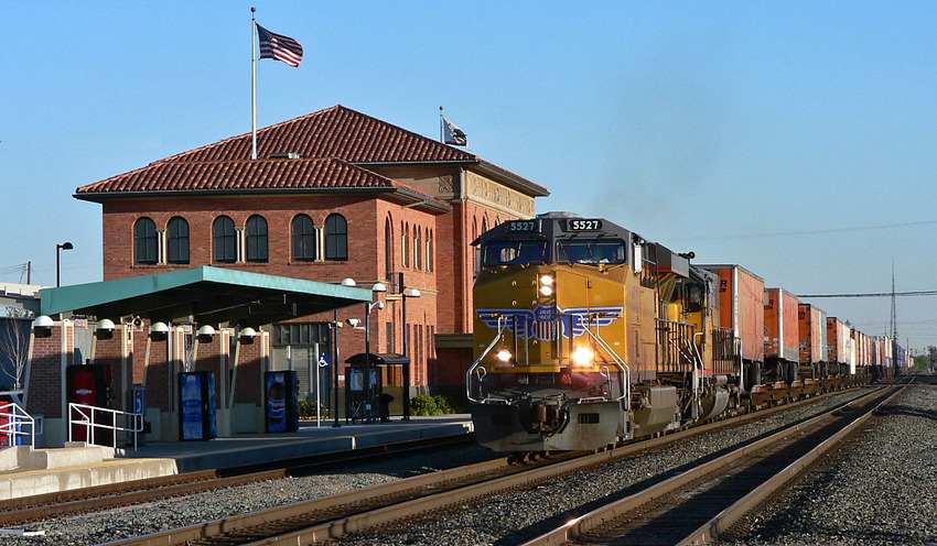 Photo of UP intermodal southbound at Stockton, CA