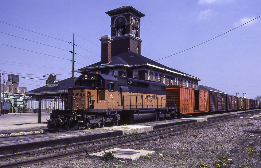 Photo of MILW Freight Passing C&NW Green Bay Depot