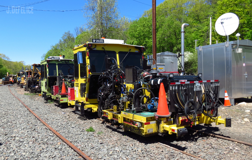 Photo of CSX MOW Conga Line at Chester MA
