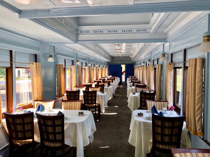 Photo of Parlor/Dining car 