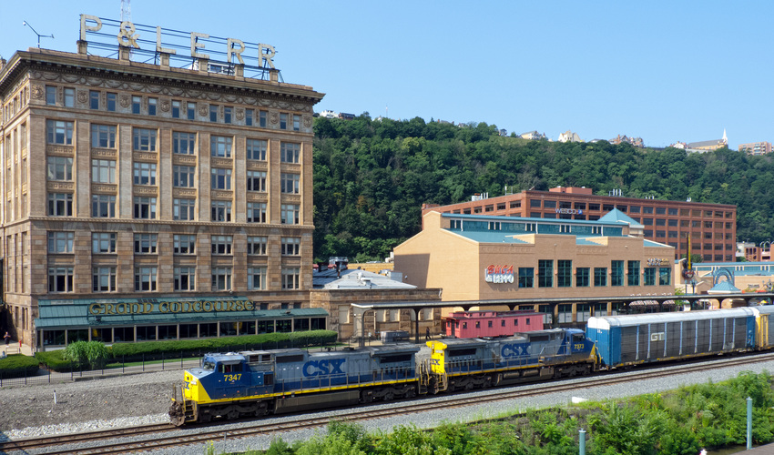 Photo of CSX Auto train passes the Little Giant's Pittsburgh Station