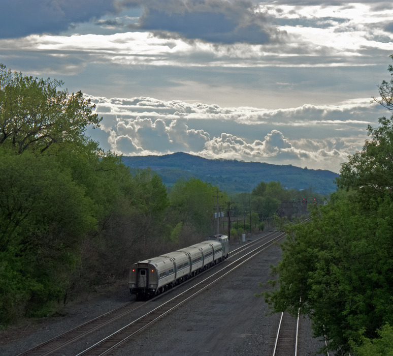 Photo of Amtrak Empire Service train 283 heads west toward unsettled skies