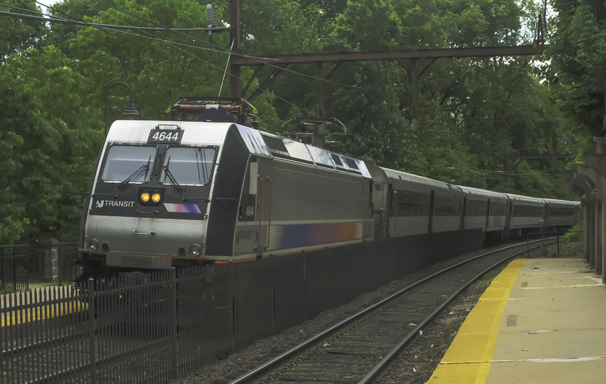 Photo of NJ Transit Train 6253 At Glen Ridge, NJ
