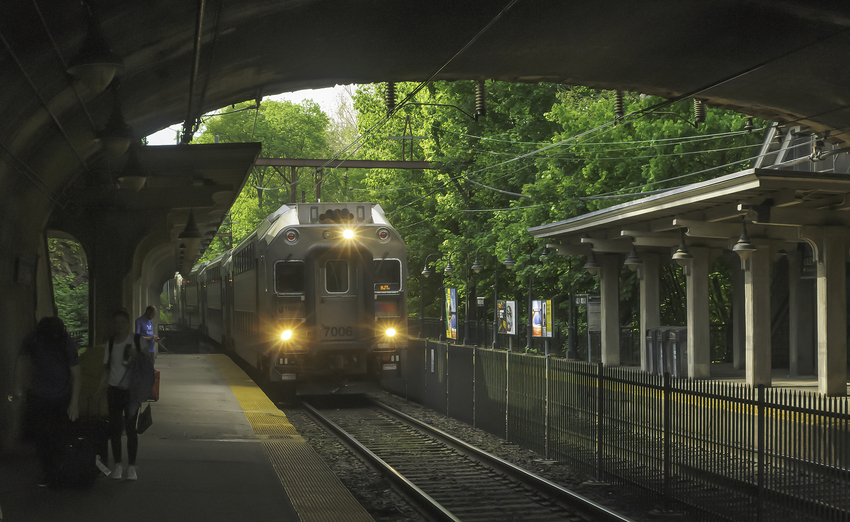 Photo of Eastbound NJ Transit Train Entering Glen Ridge, NJ Station