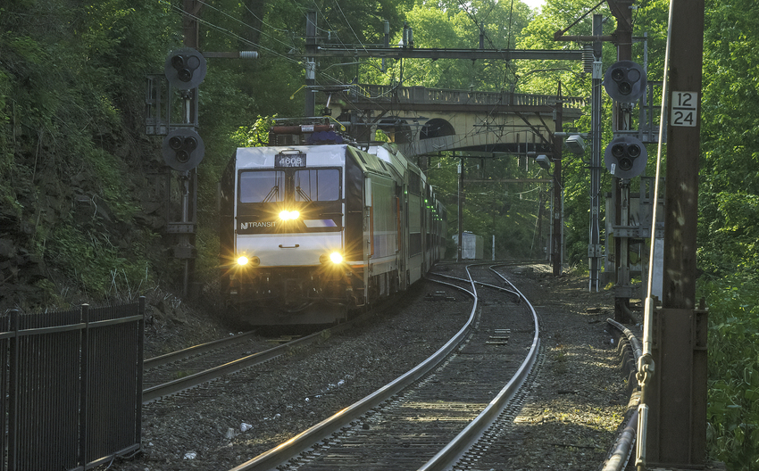 Photo of Eastbound NJ Transit Train Approaching Glen Ridge, NJ