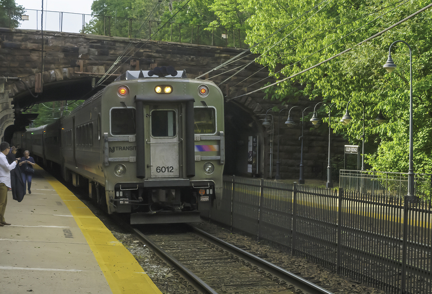 Photo of NJ Transit Train 6252 Stopping at Glen Ridge, NJ