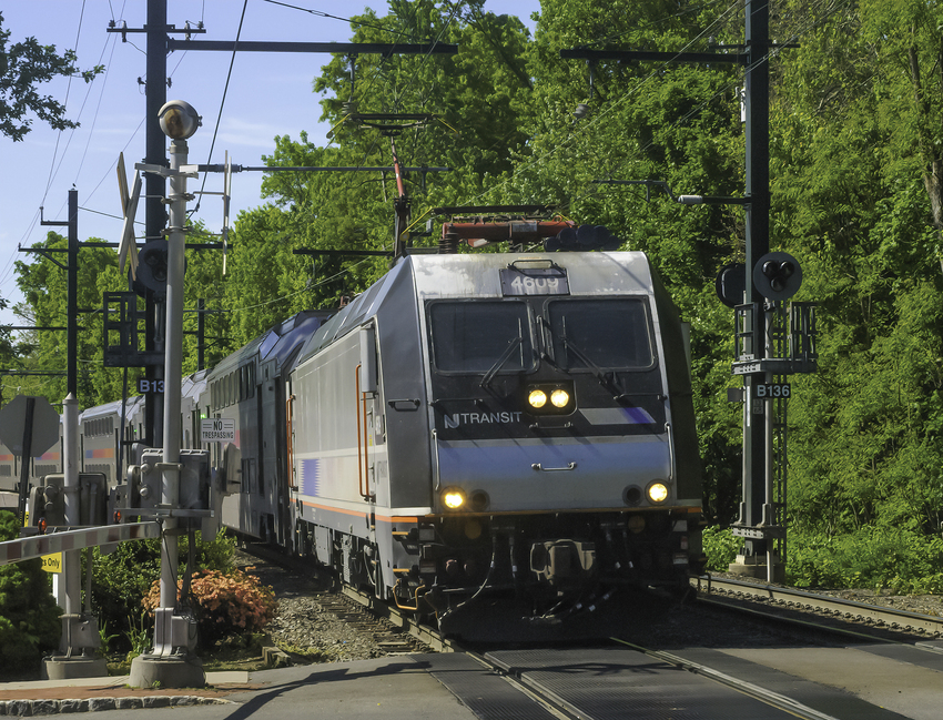 Photo of Montclair Branch Electric Approaching Upper Montclair Station