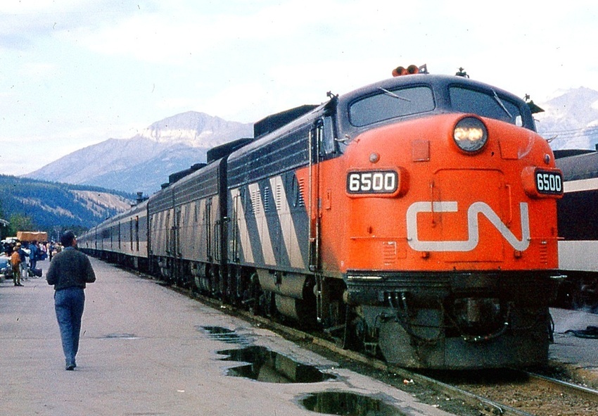 Photo of CN Super Continental arrives Jasper AB