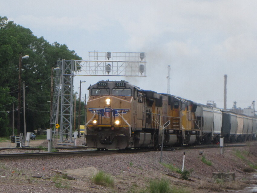Photo of A Union Pacific freight train departs Hull Ave. Yard