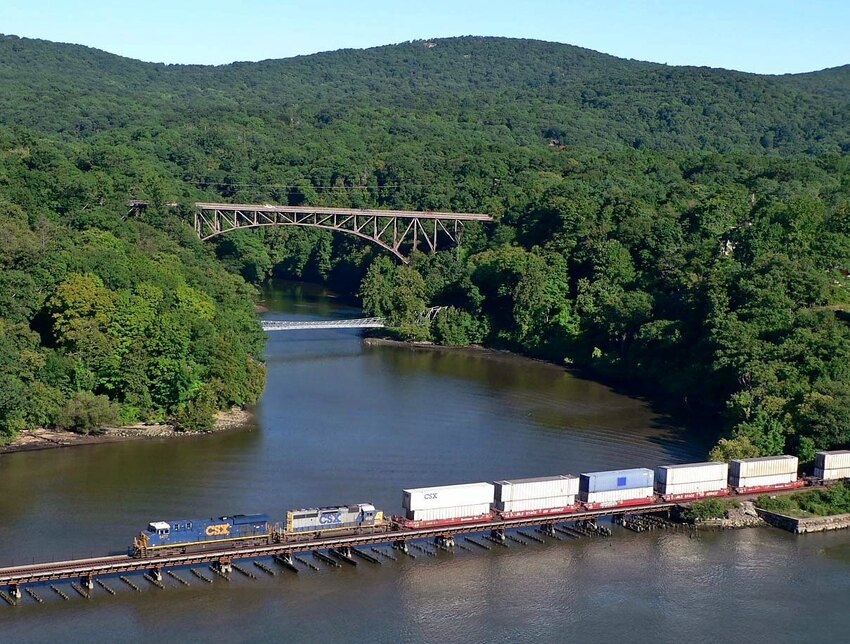 Photo of CSX southbound Containers at Bear Mountain - 2