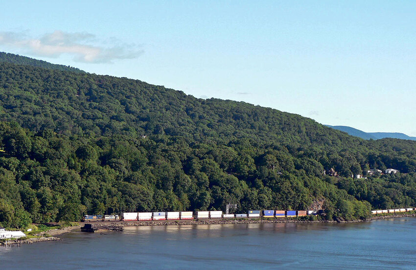 Photo of CSX southbound Containers at Bear Mountain - 1
