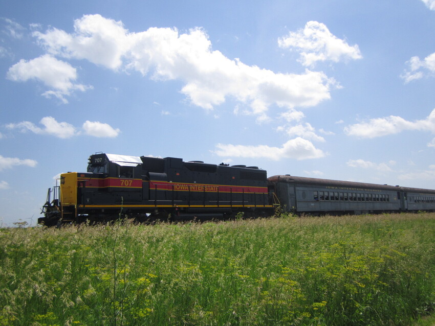 Photo of IAIS excursion train near Menlo, IA