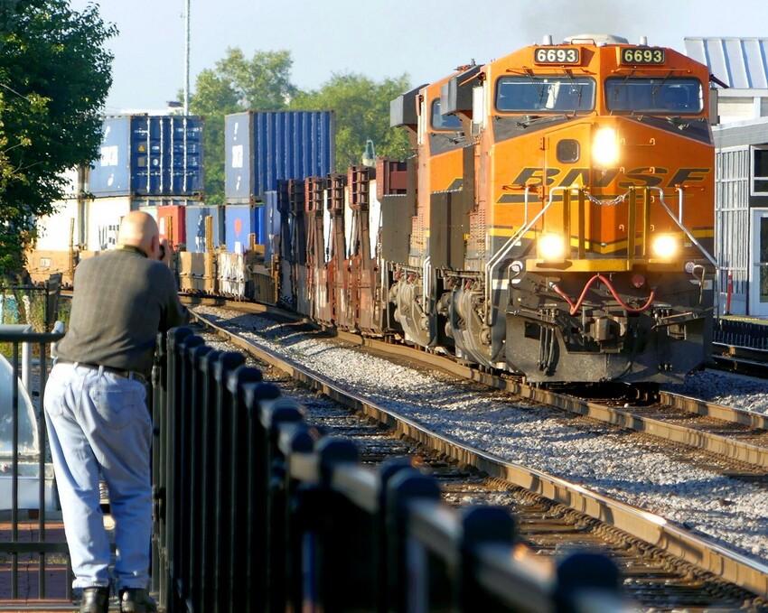 Photo of Railfans in their natural habitat - 1