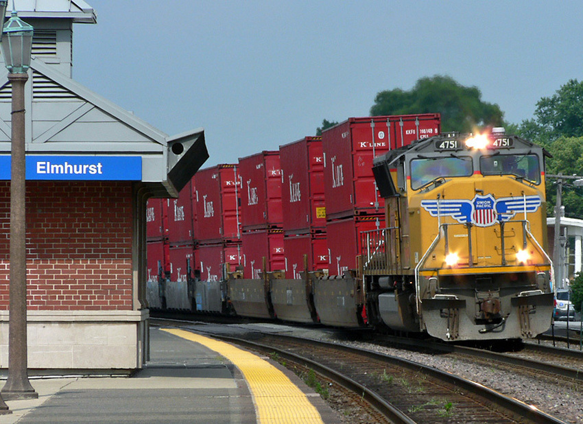 Photo of UP stack train at Elmhurst IL