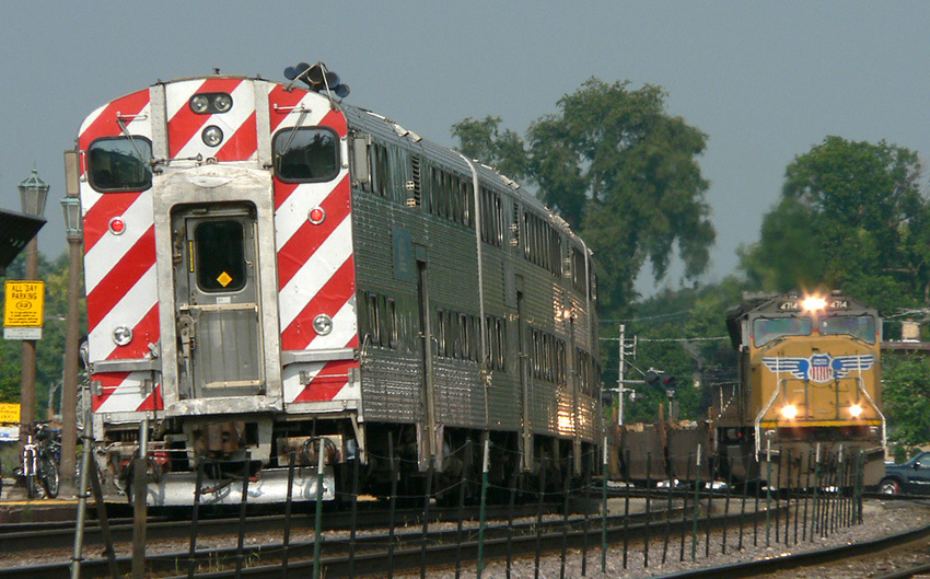 Photo of Metra meets UP stack train