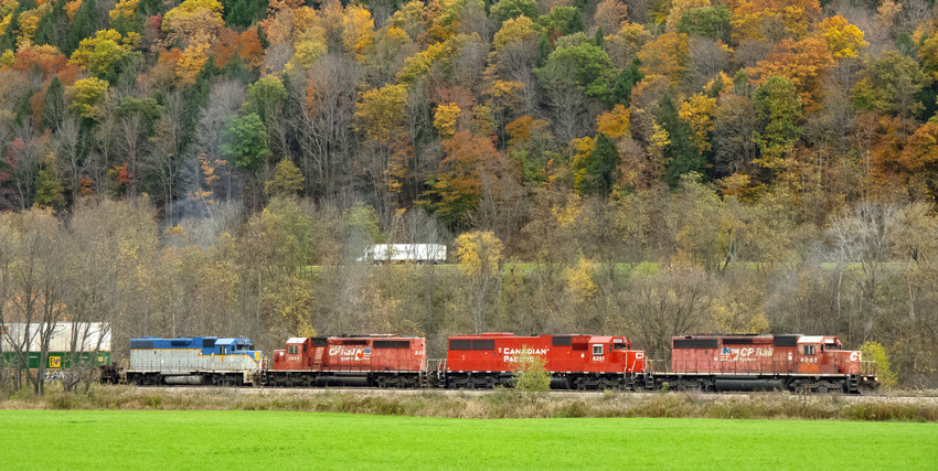 Photo of CP 258 heads south at New Milford PA