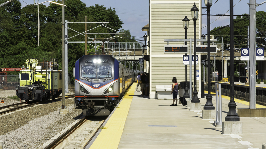 Photo of Amtrak Train 137 Arriving Kingston Station on Track 3